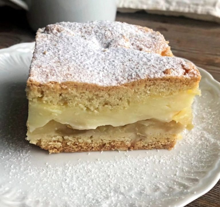 Kruche ciasto z jabłkami i kremem