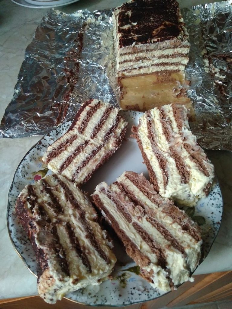 Ciasto Bez Pieczenia z Adwokatem: Lekkie, Alkoholowe i Idealne na Uroczystości 🎉🍰