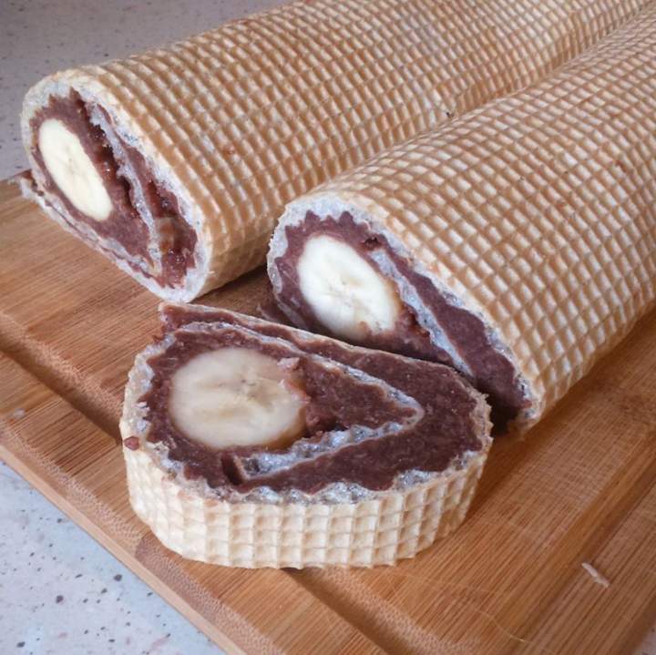 Rolada Waflowa z Bananem: Pyszny Deser Bez Pieczenia