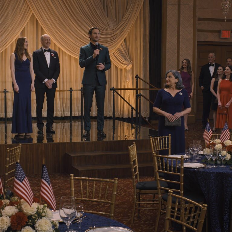 Na 35. urodzinach mojego syna chwycił mikrofon i oznajmił przed wszystkimi: „To przyjęcie w całości opłacił mój przyszły teść, moja matka nie dołożyła do tego ani grosza”. Spokojnie wstałem i wyszedłem. Tego wieczoru po cichu uporządkowałem cały swój plan finansowy, przekazując firmę, którą mozolnie budowałem, komuś innemu. Następnego ranka, kiedy się obudziłem, zobaczyłem… „76 nieodebranych połączeń”.