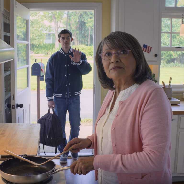 Tydzień przed swoimi osiemnastymi urodzinami mój wnuk powiedział wprost: „Najlepszym prezentem byłoby, gdybyś przestał się pojawiać, żebyśmy w końcu mogli podzielić się pieniędzmi”. Następnego ranka zamknąłem księgi rachunkowe rodzinnego majątku, skreśliłem wszystkie nazwiska z listy spadkowej, na którą czekali, i po cichu odszedłem. To, co zostawiłem na jego biurku…